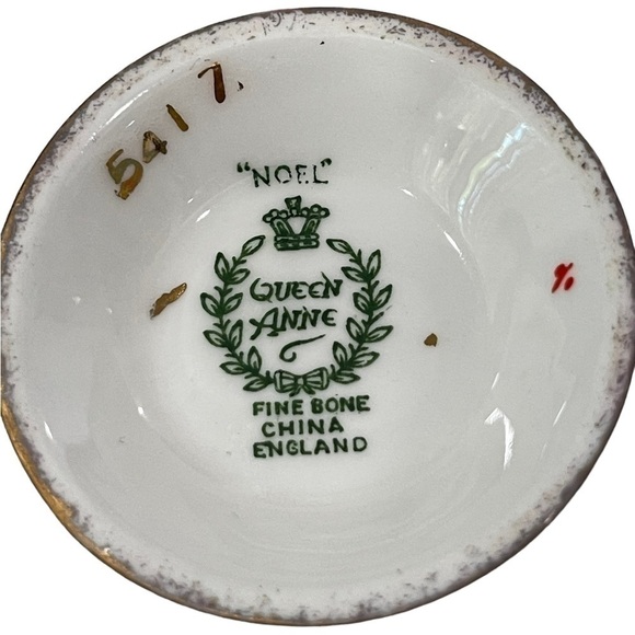 Queen Anne Noel, Teacup and Saucer, Bone China, Made in England. - Picture 3 of 3